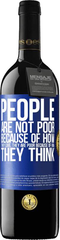 39,95 € Бесплатная доставка | Красное вино Издание RED MBE Бронировать Люди не бедны из-за того, как они живут. Он беден из-за того, как он думает Синяя метка. Настраиваемая этикетка Бронировать 12 Месяцы Урожай 2016 Tempranillo
