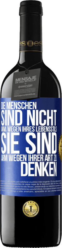 39,95 € Kostenloser Versand | Rotwein RED Ausgabe MBE Reserve Die Menschen sind nicht arm, wegen ihres Lebensstils, sie sind arm, wegen ihrer Art zu denken Blaue Markierung. Anpassbares Etikett Reserve 12 Monate Ernte 2016 Tempranillo