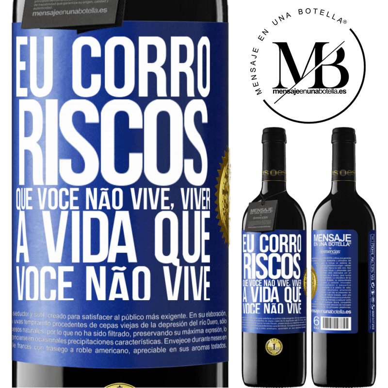 39,95 € Envio grátis | Vinho tinto Edição RED MBE Reserva Eu corro riscos que você não vive, viver a vida que você não vive Etiqueta Azul. Etiqueta personalizável Reserva 12 Meses Colheita 2016 Tempranillo