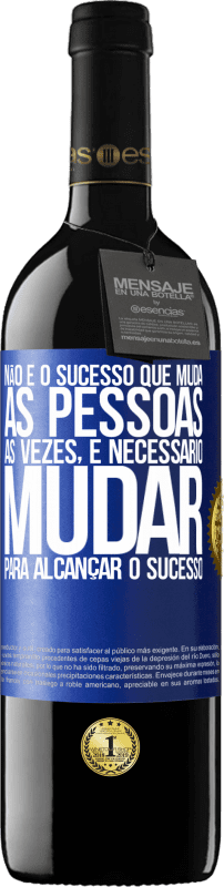 39,95 € Envio grátis | Vinho tinto Edição RED MBE Reserva Não é o sucesso que muda as pessoas. Às vezes, é necessário mudar para alcançar o sucesso Etiqueta Azul. Etiqueta personalizável Reserva 12 Meses Colheita 2016 Tempranillo