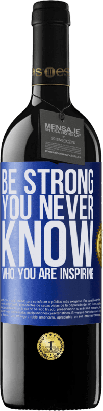 39,95 € | Vino Tinto Edición RED MBE Reserva Be strong. You never know who you are inspiring Etiqueta Azul. Etiqueta personalizable Reserva 12 Meses Cosecha 2015 Tempranillo