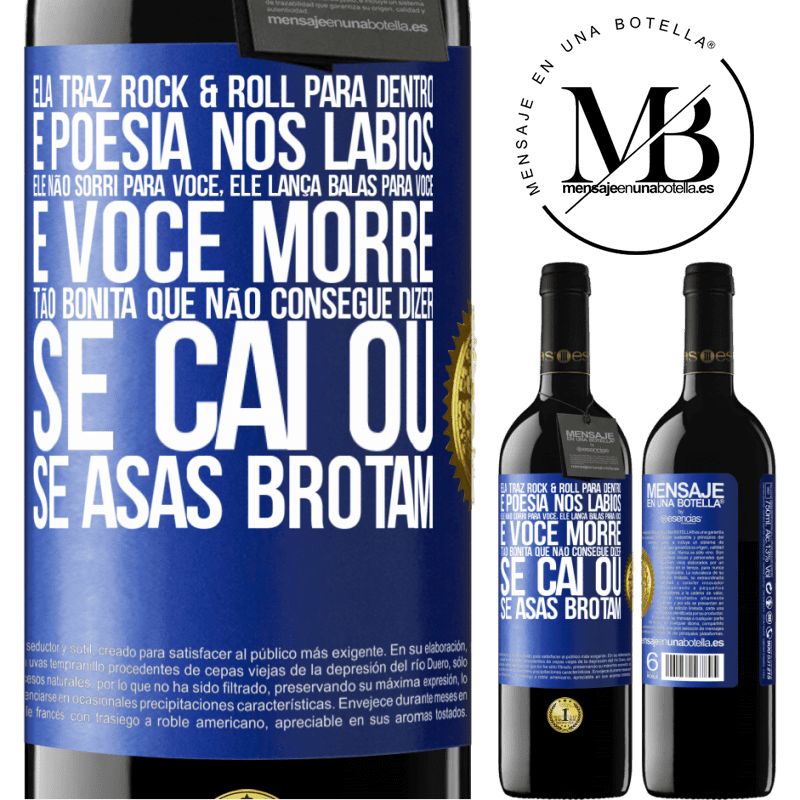 39,95 € Envio grátis | Vinho tinto Edição RED MBE Reserva Ela traz Rock & Roll para dentro e poesia nos lábios. Ele não sorri para você, ele lança balas para você e você morre tão Etiqueta Azul. Etiqueta personalizável Reserva 12 Meses Colheita 2014 Tempranillo