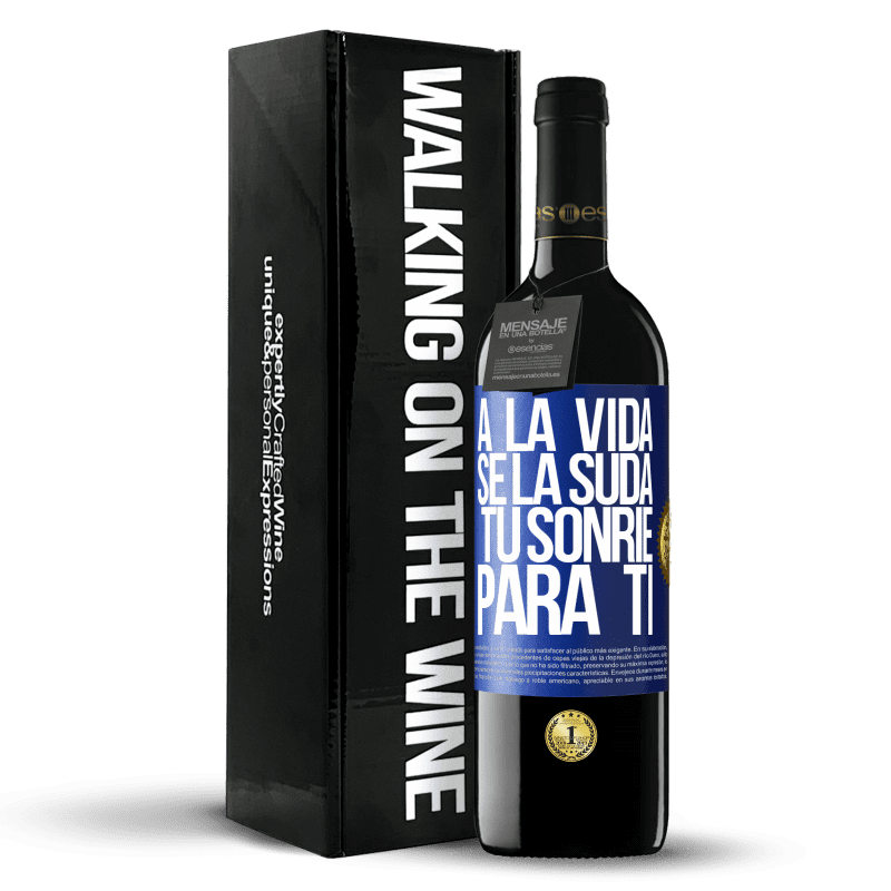 39,95 € Envío gratis | Vino Tinto Edición RED MBE Reserva A la vida se la suda, tú sonríe para ti Etiqueta Azul. Etiqueta personalizable Reserva 12 Meses Cosecha 2015 Tempranillo