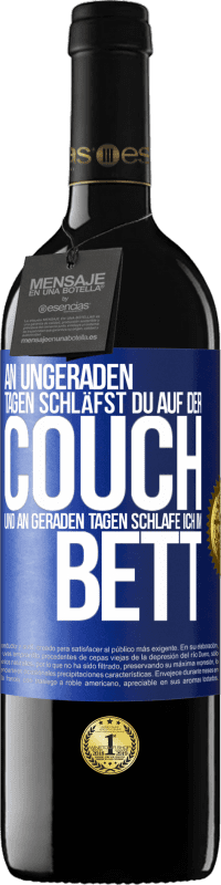 39,95 € Kostenloser Versand | Rotwein RED Ausgabe MBE Reserve An ungeraden Tagen schläfst du auf der Couch und an geraden Tagen schlafe ich im Bett. Blaue Markierung. Anpassbares Etikett Reserve 12 Monate Ernte 2016 Tempranillo