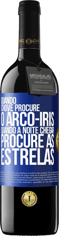 39,95 € Envio grátis | Vinho tinto Edição RED MBE Reserva Quando chove, procure o arco-íris, quando a noite chegar, procure as estrelas Etiqueta Azul. Etiqueta personalizável Reserva 12 Meses Colheita 2016 Tempranillo