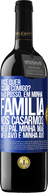 39,95 € | Vinho tinto Edição RED MBE Reserva Você quer casar comigo? Não posso, em minha família, nos casarmos: meu pai, minha mãe, meu avô e minha avó Etiqueta Azul. Etiqueta personalizável Reserva 12 Meses Colheita 2015 Tempranillo