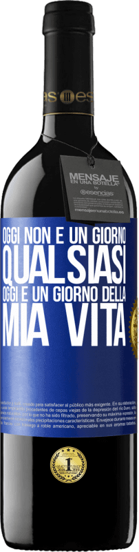 39,95 € | Vino rosso Edizione RED MBE Riserva Oggi non è un giorno qualsiasi, oggi è un giorno della mia vita Etichetta Blu. Etichetta personalizzabile Riserva 12 Mesi Raccogliere 2015 Tempranillo