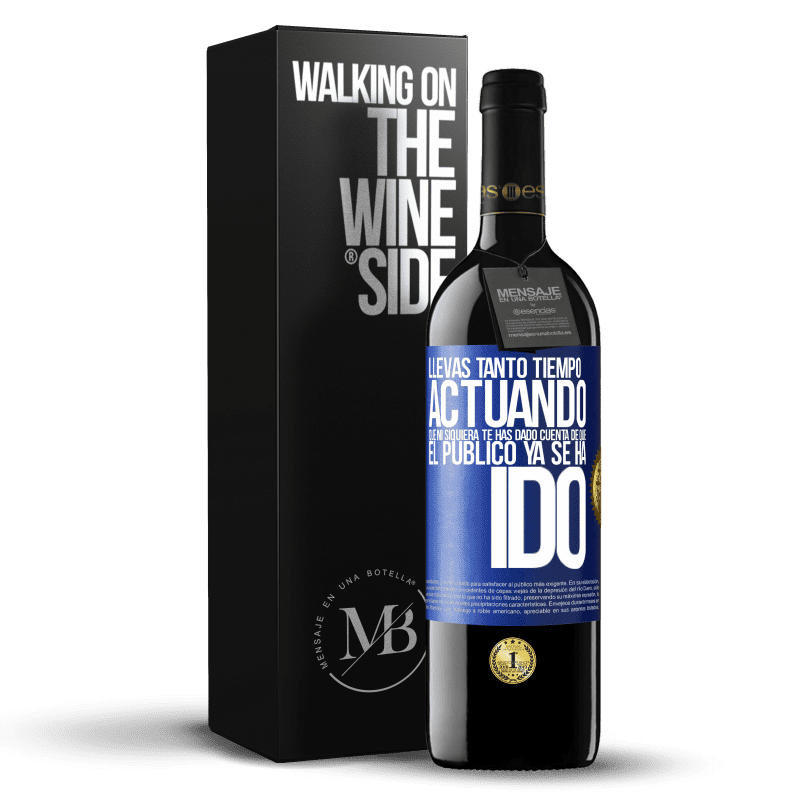 39,95 € Envío gratis | Vino Tinto Edición RED MBE Reserva Llevas tanto tiempo actuando que ni siquiera te has dado cuenta de que el público ya se ha ido Etiqueta Azul. Etiqueta personalizable Reserva 12 Meses Cosecha 2014 Tempranillo