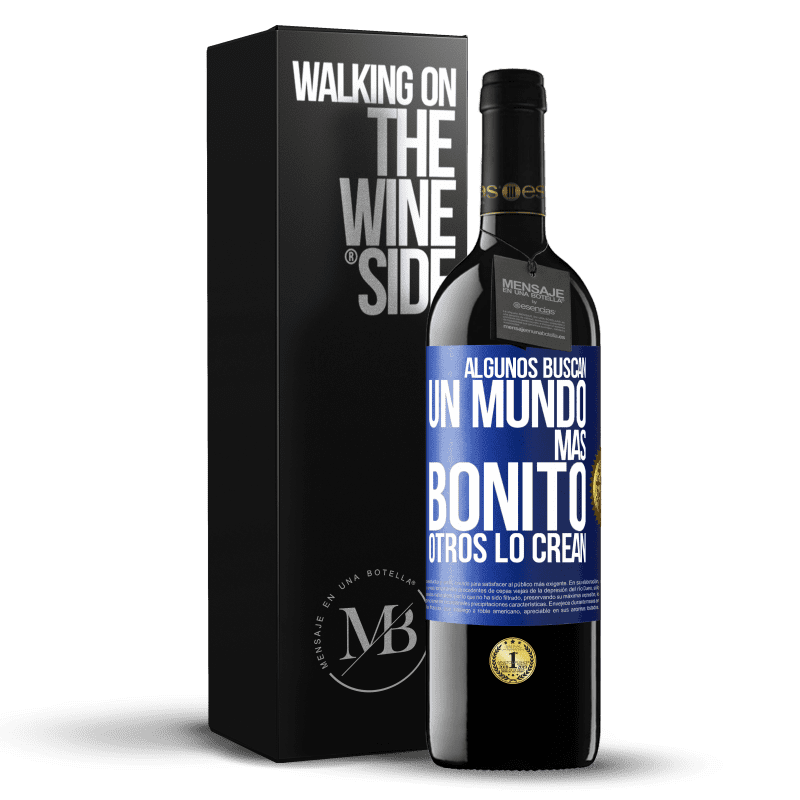 39,95 € Envío gratis | Vino Tinto Edición RED MBE Reserva Algunos buscan un mundo más bonito, otros lo crean Etiqueta Azul. Etiqueta personalizable Reserva 12 Meses Cosecha 2014 Tempranillo