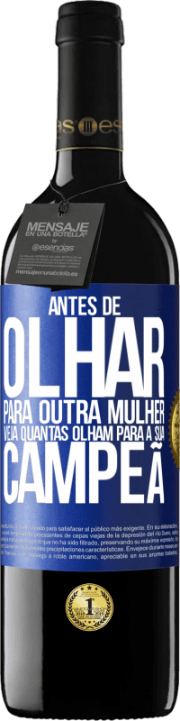 39,95 € Envio grátis | Vinho tinto Edição RED MBE Reserva Antes de olhar para outra mulher veja quantas olham para a sua campeã Etiqueta Azul. Etiqueta personalizável Reserva 12 Meses Colheita 2016 Tempranillo