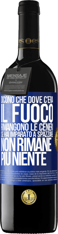 Spedizione Gratuita | Vino rosso Edizione RED MBE Riserva Dicono che dove c'era il fuoco rimangono le ceneri. Se hai imparato a spazzare, non rimane più niente Etichetta Blu. Etichetta personalizzabile Riserva 12 Mesi Raccogliere 2014 Tempranillo