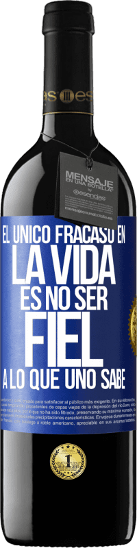 39,95 € Envío gratis | Vino Tinto Edición RED MBE Reserva El único fracaso en la vida es no ser fiel a lo que uno sabe Etiqueta Azul. Etiqueta personalizable Reserva 12 Meses Cosecha 2016 Tempranillo