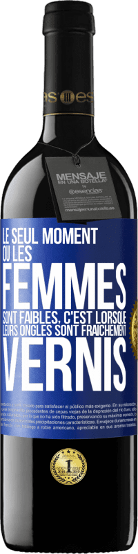 Envoi gratuit | Vin rouge Édition RED MBE Réserve Le seul moment où les femmes sont faibles, c'est lorsque leurs ongles sont fraîchement vernis Étiquette Bleue. Étiquette personnalisable Réserve 12 Mois Récolte 2014 Tempranillo