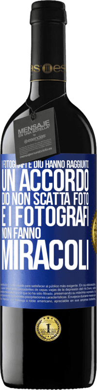 Spedizione Gratuita | Vino rosso Edizione RED MBE Riserva I fotografi e Dio hanno raggiunto un accordo. Dio non scatta foto e i fotografi non fanno miracoli Etichetta Blu. Etichetta personalizzabile Riserva 12 Mesi Raccogliere 2014 Tempranillo