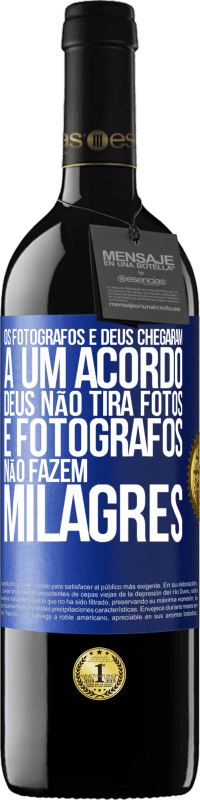 Envio grátis | Vinho tinto Edição RED MBE Reserva Os fotógrafos e Deus chegaram a um acordo. Deus não tira fotos e fotógrafos não fazem milagres Etiqueta Azul. Etiqueta personalizável Reserva 12 Meses Colheita 2014 Tempranillo