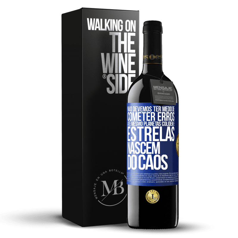 39,95 € Envio grátis | Vinho tinto Edição RED MBE Reserva Não devemos ter medo de cometer erros, até mesmo planetas colidem e estrelas nascem do caos Etiqueta Azul. Etiqueta personalizável Reserva 12 Meses Colheita 2016 Tempranillo