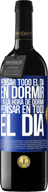 Envío gratis | Vino Tinto Edición RED MBE Reserva Pensar todo el día en dormir y a la hora de dormir pensar en todo el día Etiqueta Azul. Etiqueta personalizable Reserva 12 Meses Cosecha 2014 Tempranillo