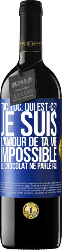 39,95 € | Vin rouge Édition RED MBE Réserve Toc Toc. Qui est-ce? Je suis l'amour de ta vie. Impossible, le chocolat ne parle pas Étiquette Bleue. Étiquette personnalisable Réserve 12 Mois Récolte 2016 Tempranillo