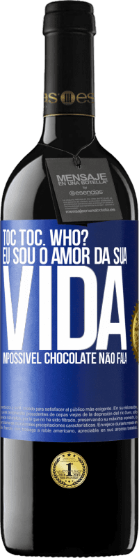 Envio grátis | Vinho tinto Edição RED MBE Reserva TOC Toc. Who? Eu sou o amor da sua vida. Impossível chocolate não fala Etiqueta Azul. Etiqueta personalizável Reserva 12 Meses Colheita 2014 Tempranillo