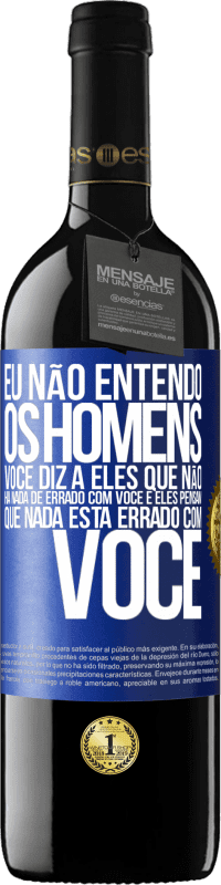 39,95 € | Vinho tinto Edição RED MBE Reserva Eu não entendo os homens. Você diz a eles que não há nada de errado com você e eles pensam que nada está errado com você Etiqueta Azul. Etiqueta personalizável Reserva 12 Meses Colheita 2015 Tempranillo