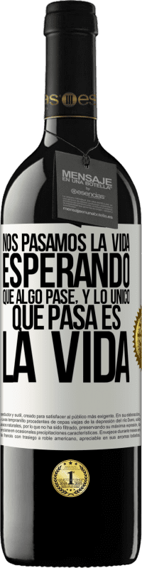 39,95 € | Vino Tinto Edición RED MBE Reserva Nos pasamos la vida esperando que algo pase, y lo único que pasa es la vida Etiqueta Blanca. Etiqueta personalizable Reserva 12 Meses Cosecha 2015 Tempranillo