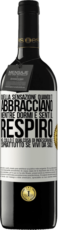 39,95 € Spedizione Gratuita | Vino rosso Edizione RED MBE Riserva Quella sensazione quando ti abbracciano mentre dormi e senti il ​​respiro nel collo, è qualcosa di indescrivibile Etichetta Bianca. Etichetta personalizzabile Riserva 12 Mesi Raccogliere 2014 Tempranillo