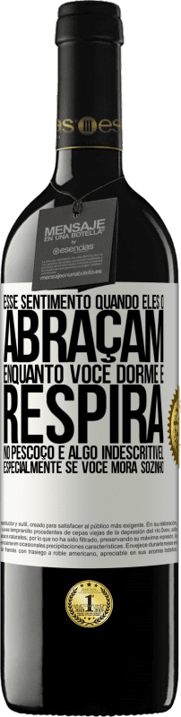 39,95 € | Vinho tinto Edição RED MBE Reserva Esse sentimento quando eles o abraçam enquanto você dorme e respira no pescoço, é algo indescritível. Especialmente se você Etiqueta Branca. Etiqueta personalizável Reserva 12 Meses Colheita 2015 Tempranillo