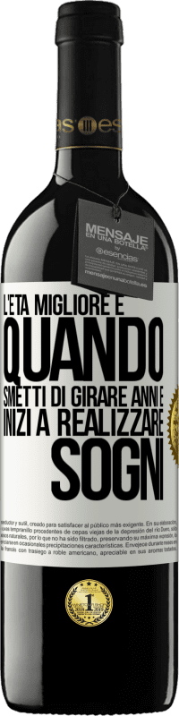 39,95 € Spedizione Gratuita | Vino rosso Edizione RED MBE Riserva L'età migliore è quando smetti di girare anni e inizi a realizzare sogni Etichetta Bianca. Etichetta personalizzabile Riserva 12 Mesi Raccogliere 2016 Tempranillo