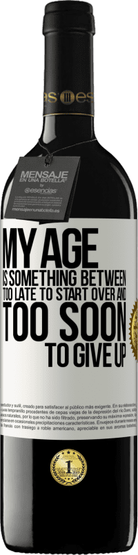 «Мой возраст - что-то среднее между ... Слишком поздно начинать все сначала и ... слишком рано сдаваться» Издание RED MBE Бронировать