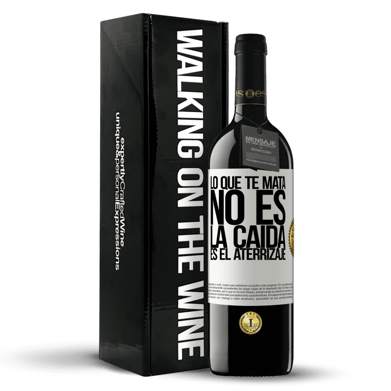 39,95 € Envío gratis | Vino Tinto Edición RED MBE Reserva Lo que te mata no es la caída, es el aterrizaje Etiqueta Blanca. Etiqueta personalizable Reserva 12 Meses Cosecha 2015 Tempranillo