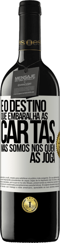 39,95 € | Vinho tinto Edição RED MBE Reserva É o destino que embaralha as cartas, mas somos nós quem as joga Etiqueta Branca. Etiqueta personalizável Reserva 12 Meses Colheita 2016 Tempranillo