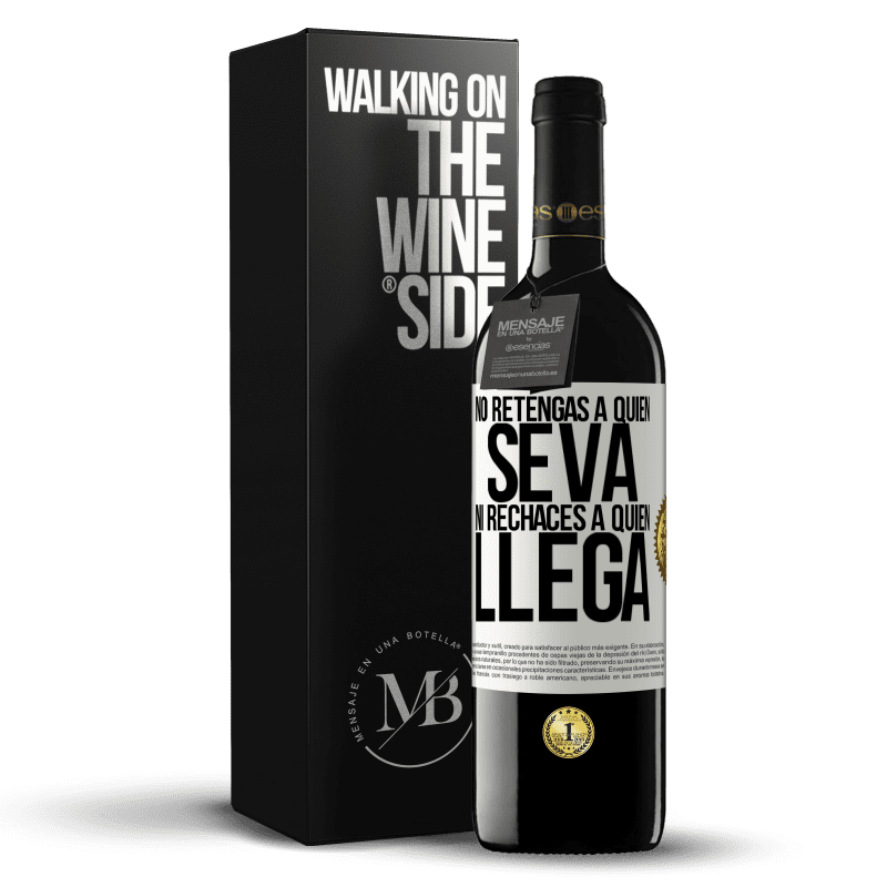 39,95 € Envío gratis | Vino Tinto Edición RED MBE Reserva No retengas a quien se va, ni rechaces a quien llega Etiqueta Blanca. Etiqueta personalizable Reserva 12 Meses Cosecha 2015 Tempranillo