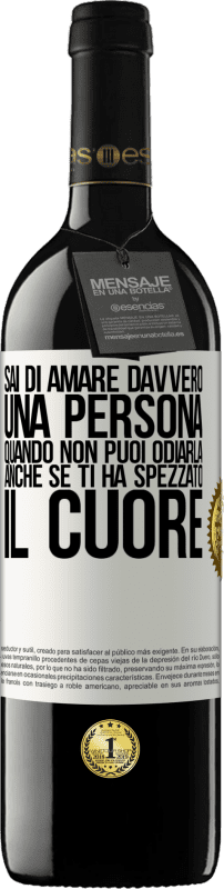 Spedizione Gratuita | Vino rosso Edizione RED MBE Riserva Sai di amare davvero una persona quando non puoi odiarla, anche se ti ha spezzato il cuore Etichetta Bianca. Etichetta personalizzabile Riserva 12 Mesi Raccogliere 2014 Tempranillo