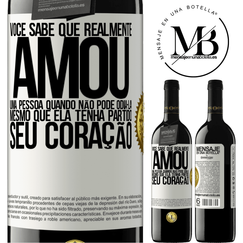 39,95 € Envio grátis | Vinho tinto Edição RED MBE Reserva Você sabe que realmente amou uma pessoa quando não pode odiá-la, mesmo que ela tenha partido seu coração Etiqueta Branca. Etiqueta personalizável Reserva 12 Meses Colheita 2015 Tempranillo