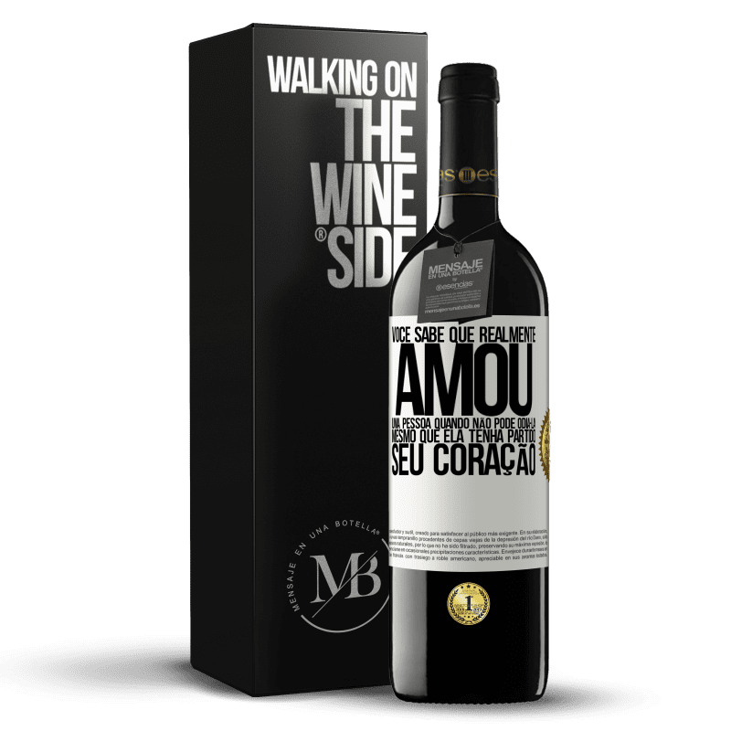 39,95 € Envio grátis | Vinho tinto Edição RED MBE Reserva Você sabe que realmente amou uma pessoa quando não pode odiá-la, mesmo que ela tenha partido seu coração Etiqueta Branca. Etiqueta personalizável Reserva 12 Meses Colheita 2016 Tempranillo