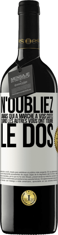 39,95 € | Vin rouge Édition RED MBE Réserve N'oubliez jamais qui a marché à vos côtés quand les autres vous ont tourné le dos Étiquette Blanche. Étiquette personnalisable Réserve 12 Mois Récolte 2015 Tempranillo