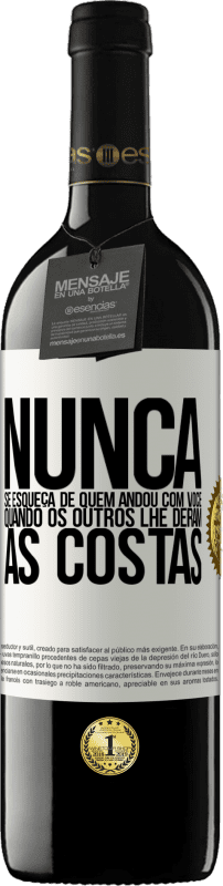 39,95 € | Vinho tinto Edição RED MBE Reserva Nunca se esqueça de quem andou com você quando os outros lhe deram as costas Etiqueta Branca. Etiqueta personalizável Reserva 12 Meses Colheita 2015 Tempranillo