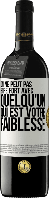 39,95 € Envoi gratuit | Vin rouge Édition RED MBE Réserve On ne peut pas être fort avec quelqu'un qui est votre faiblesse Étiquette Blanche. Étiquette personnalisable Réserve 12 Mois Récolte 2016 Tempranillo