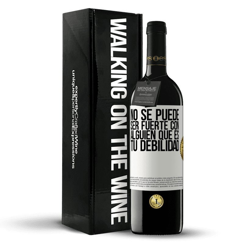 39,95 € Envío gratis | Vino Tinto Edición RED MBE Reserva No se puede ser fuerte con alguien que es tu debilidad Etiqueta Blanca. Etiqueta personalizable Reserva 12 Meses Cosecha 2016 Tempranillo