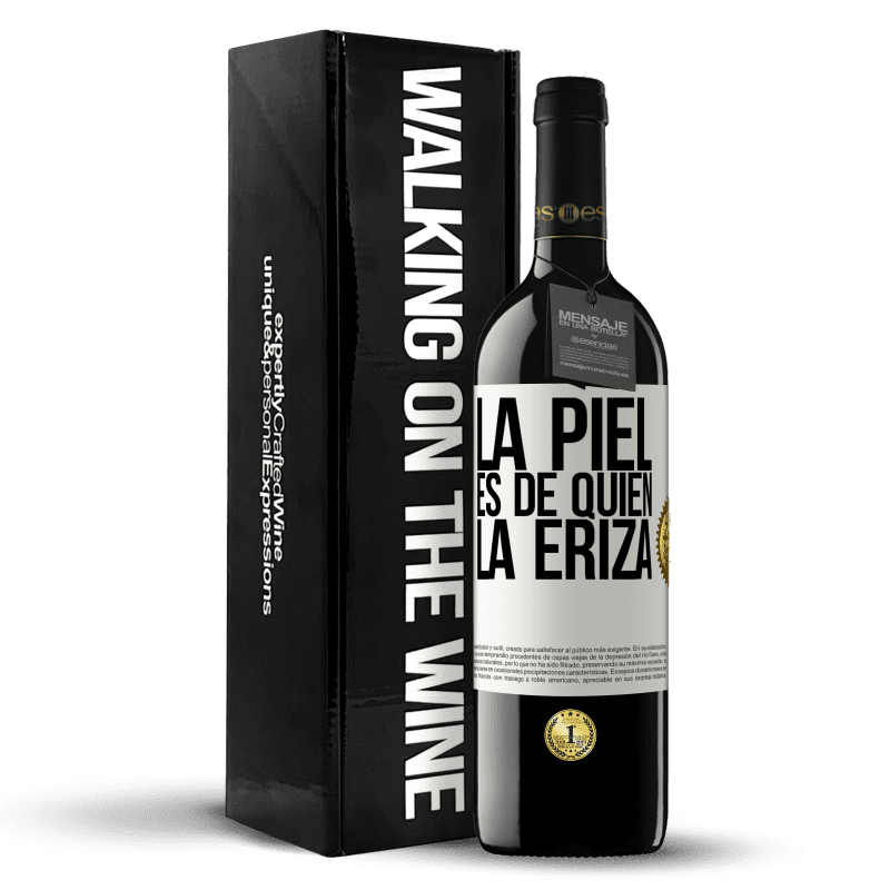 39,95 € Envío gratis | Vino Tinto Edición RED MBE Reserva La piel es de quien la eriza Etiqueta Blanca. Etiqueta personalizable Reserva 12 Meses Cosecha 2016 Tempranillo