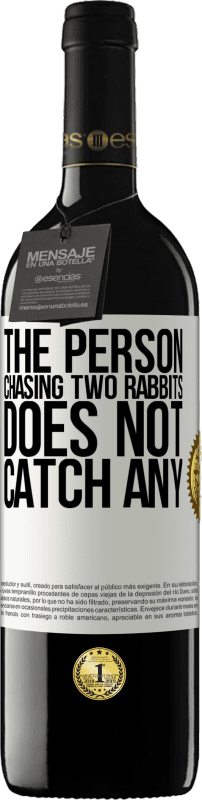 «Человек, преследующий двух кроликов, не ловит ни одного» Издание RED MBE Бронировать