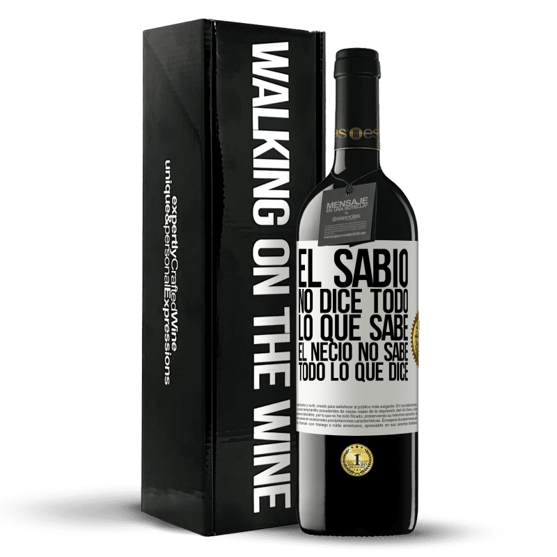 39,95 € Envío gratis | Vino Tinto Edición RED MBE Reserva El sabio no dice todo lo que sabe, el necio no sabe todo lo que dice Etiqueta Blanca. Etiqueta personalizable Reserva 12 Meses Cosecha 2016 Tempranillo