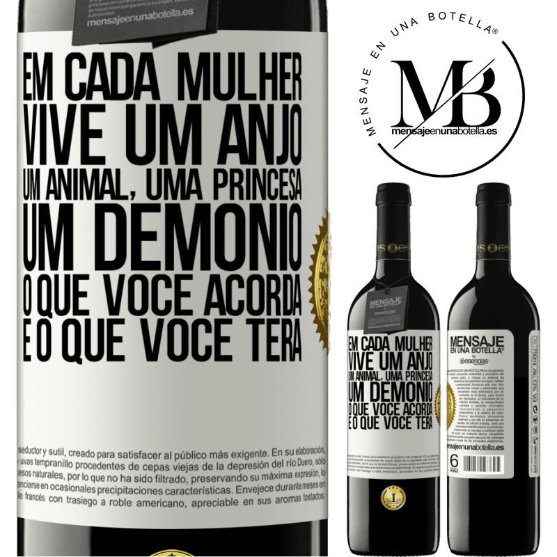 39,95 € Envio grátis | Vinho tinto Edição RED MBE Reserva Em cada mulher vive um anjo, um animal, uma princesa, um demônio. O que você acorda é o que você terá Etiqueta Branca. Etiqueta personalizável Reserva 12 Meses Colheita 2015 Tempranillo