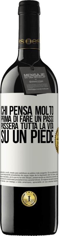 39,95 € | Vino rosso Edizione RED MBE Riserva Chi pensa molto prima di fare un passo, passerà tutta la vita su un piede Etichetta Bianca. Etichetta personalizzabile Riserva 12 Mesi Raccogliere 2014 Tempranillo