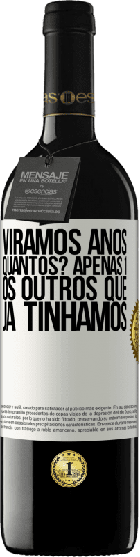 39,95 € | Vinho tinto Edição RED MBE Reserva Viramos anos. Quantos? apenas 1. Os outros que já tínhamos Etiqueta Branca. Etiqueta personalizável Reserva 12 Meses Colheita 2015 Tempranillo