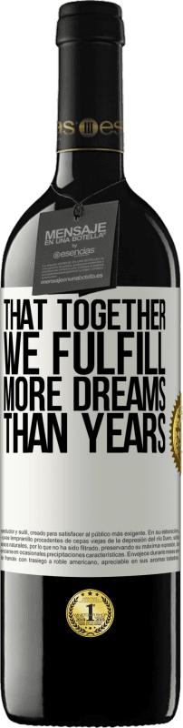 «Что вместе мы осуществляем больше мечты, чем годы» Издание RED MBE Бронировать