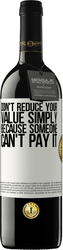 39,95 € Бесплатная доставка | Красное вино Издание RED MBE Бронировать Не уменьшайте свою ценность просто потому, что кто-то не может ее заплатить Белая этикетка. Настраиваемая этикетка Бронировать 12 Месяцы Урожай 2016 Tempranillo