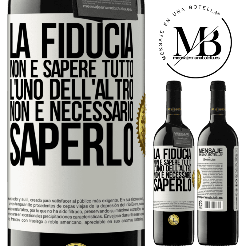 39,95 € Spedizione Gratuita | Vino rosso Edizione RED MBE Riserva La fiducia non è sapere tutto l'uno dell'altro. Non è necessario saperlo Etichetta Bianca. Etichetta personalizzabile Riserva 12 Mesi Raccogliere 2014 Tempranillo