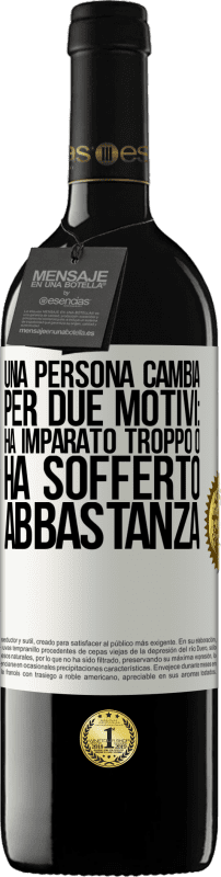 39,95 € Spedizione Gratuita | Vino rosso Edizione RED MBE Riserva Una persona cambia per due motivi: ha imparato troppo o ha sofferto abbastanza Etichetta Bianca. Etichetta personalizzabile Riserva 12 Mesi Raccogliere 2014 Tempranillo