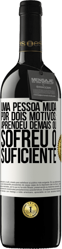 39,95 € | Vinho tinto Edição RED MBE Reserva Uma pessoa muda por dois motivos: aprendeu demais ou sofreu o suficiente Etiqueta Branca. Etiqueta personalizável Reserva 12 Meses Colheita 2014 Tempranillo